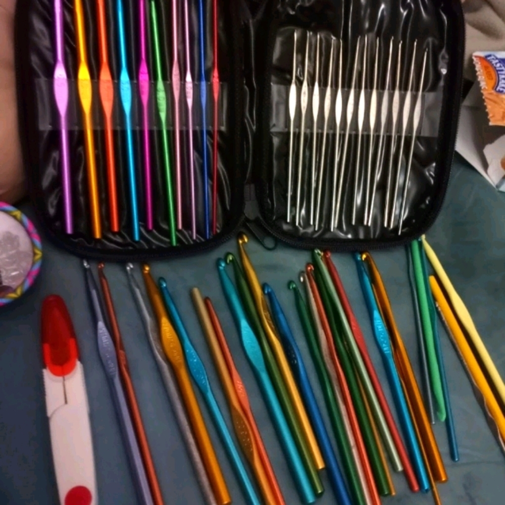 51pc Crocheting Needle & extras(c pics)
